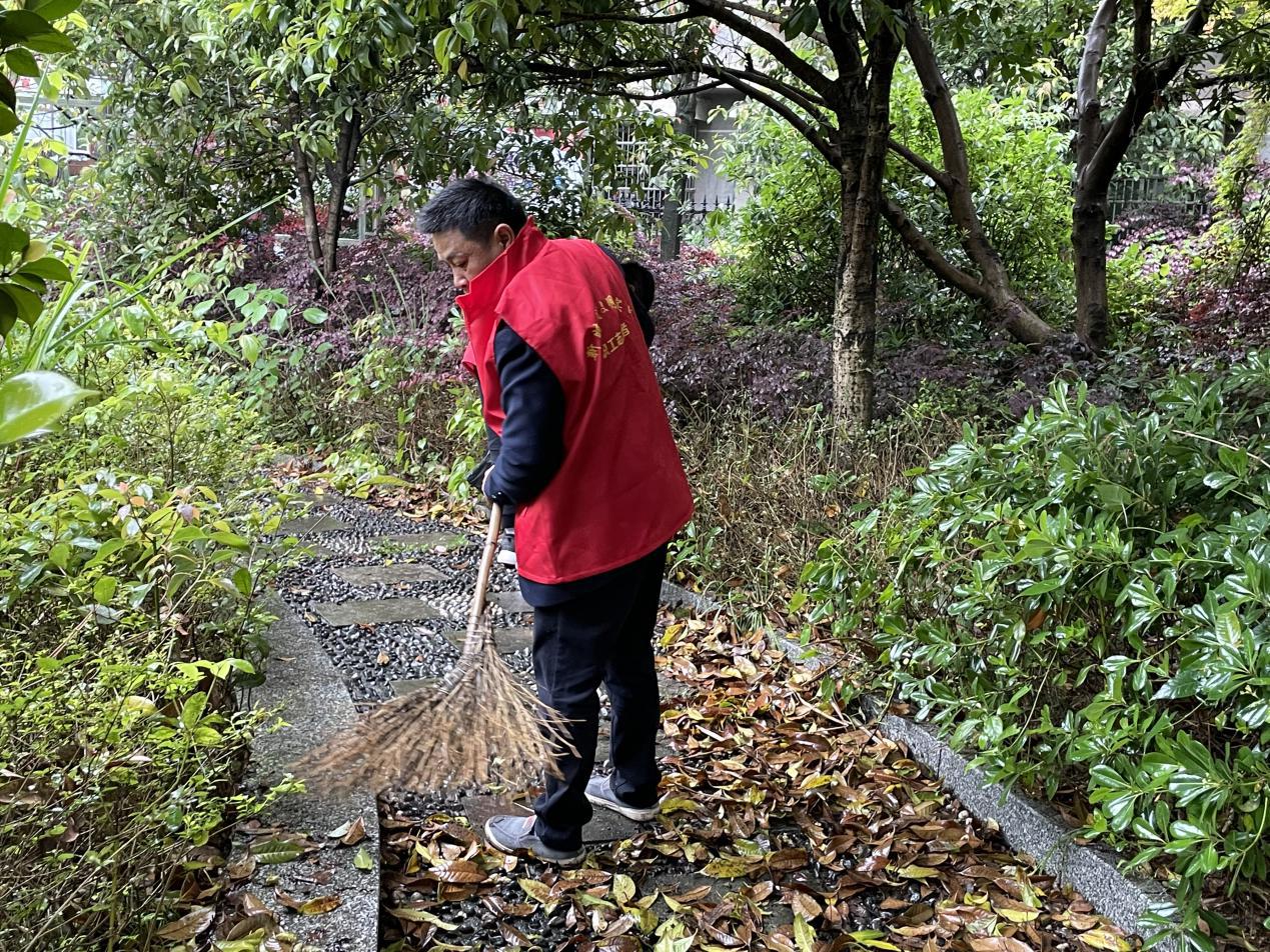 公益潇湘 新时代文明实践——创文明城市卫生整治志愿者在行动