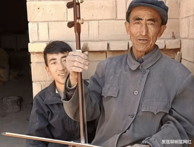 人物设定|农村娃宝军直播，上演“女粉丝深夜敲门”，回怼粉丝，否认演剧本