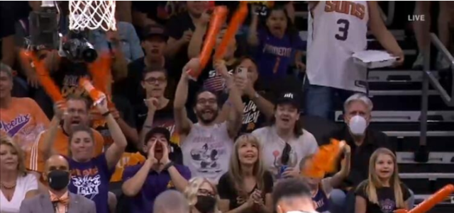 且听旭|疯狂倒计时干扰！字母哥半节两次造犯规 两次两罚一中还超时