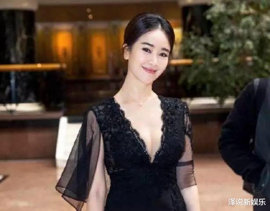 左小青|左小青自曝离婚，言语中透露三点担忧，那英回应看出情商