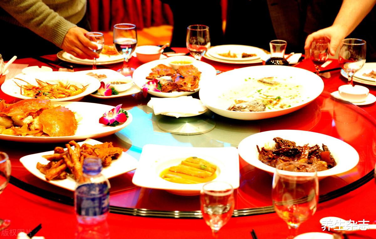 高血压|高血压的“祸根”不仅是盐,这5种常见食物,也应拉进“黑名单”