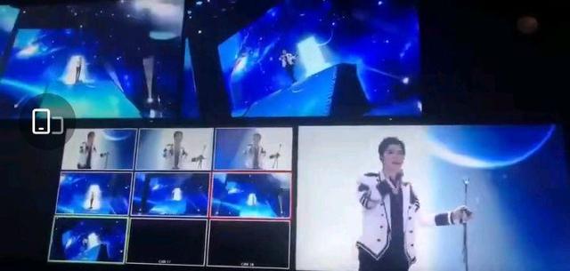 肖战|网传肖战出席某台春晚 直播视频流传再次唱响《用尽一切奔向你》