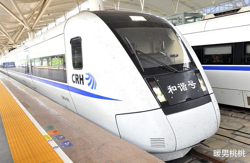 暖男桃桃 网友建议福州南站赶紧拓建,候车厅实在太小了!