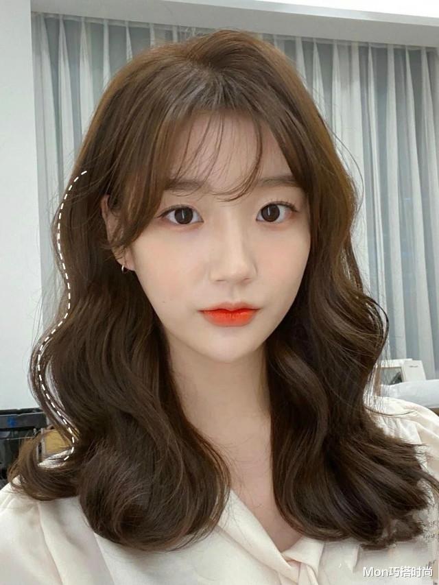 齐肩|黑长直、波浪卷已经过时了,今年流行的是“齐肩卷”,减龄又洋气