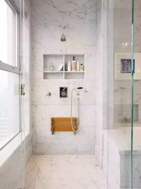 别嫌卫生间小,空间不够用,跟着设计师做在小也不怕!