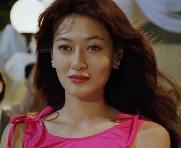 陈宝莲|福布斯巨富黄任中耗资20亿玩女星，顶峰时豪宅内住百名美女，10美女名女星