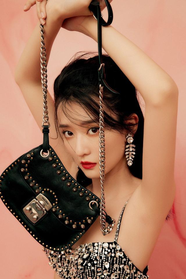 旗袍公馆|乔欣不再做“乖乖女”，大胆挑战“内衣外穿”，不愧是富家千金