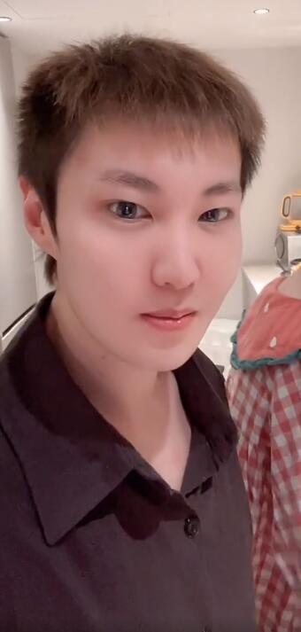 纪凌尘|赵本山女儿晒同居视频，男友被调侃长相奇怪，不删恶评高情商回应