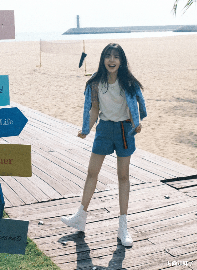 穿衣搭配|赵今麦换发型堪称整容，闷声一年留黑长直后，这才是直男眼中的初恋脸