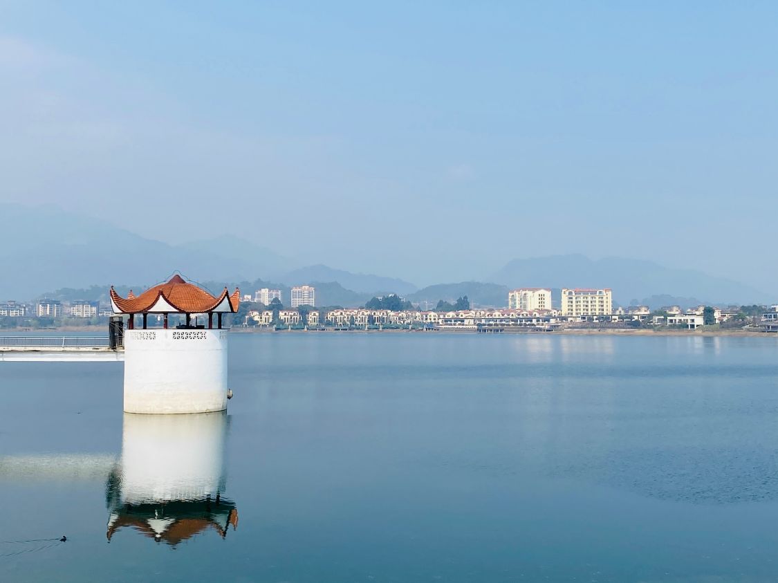 古镇|四川最安逸的城市，比成都景美，比广安人少，还是座地道的美食城