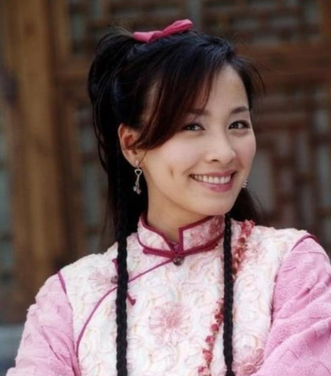 周迅|大龄扮嫩的6个成功例子，刘晓庆39岁演少女，周迅36岁仍天真懵懂