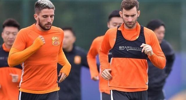 憨爸爸育儿|武汉队外援带头闹薪，李霄鹏将重组后防线，新进攻三叉戟备受期待