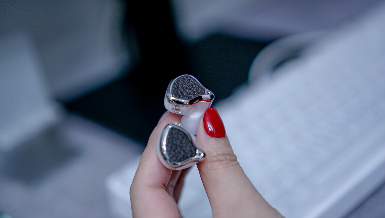 无线耳机|倍速播放年代，有线耳机最后的倔强：TFZ 重装出阵，逆风飞翔