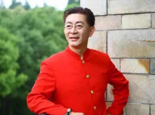 六小龄童|六小龄童女儿至今未嫁,照片曝光后,网友惊呼:这谁敢娶啊?