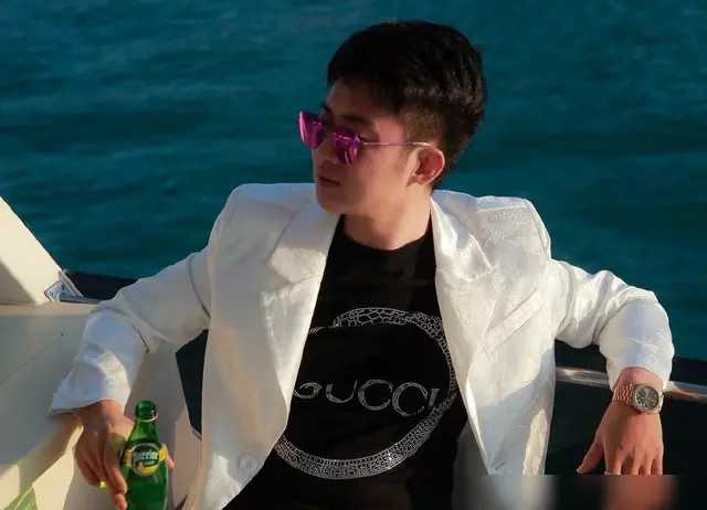 爱你的风 浩南通过小号互刷，贪污官方每天12w的K币，直播权限被封！