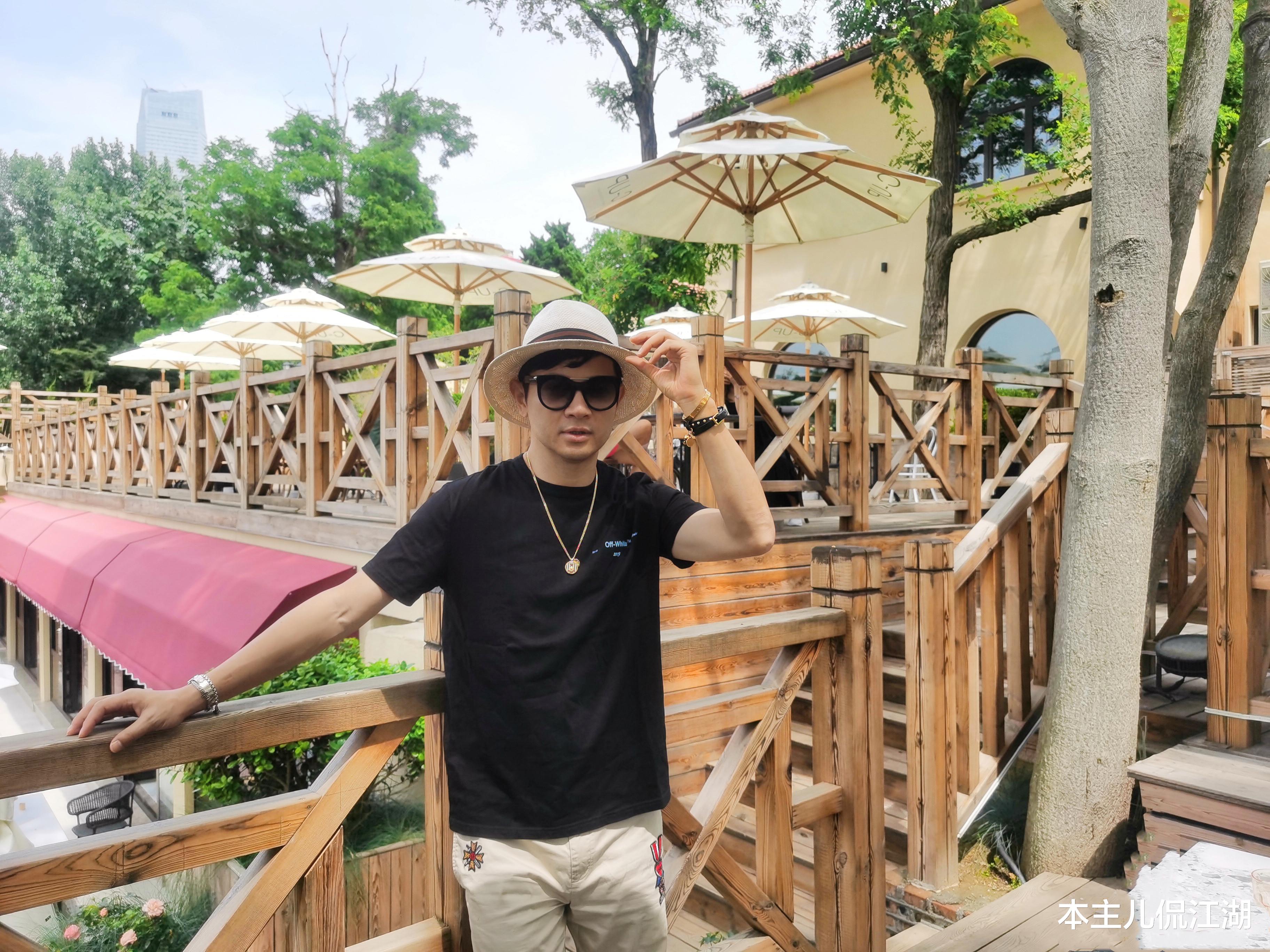 罗中旭|初恋瞿颖，拒绝上春晚，52岁未婚无子，罗中旭如今怎样了？