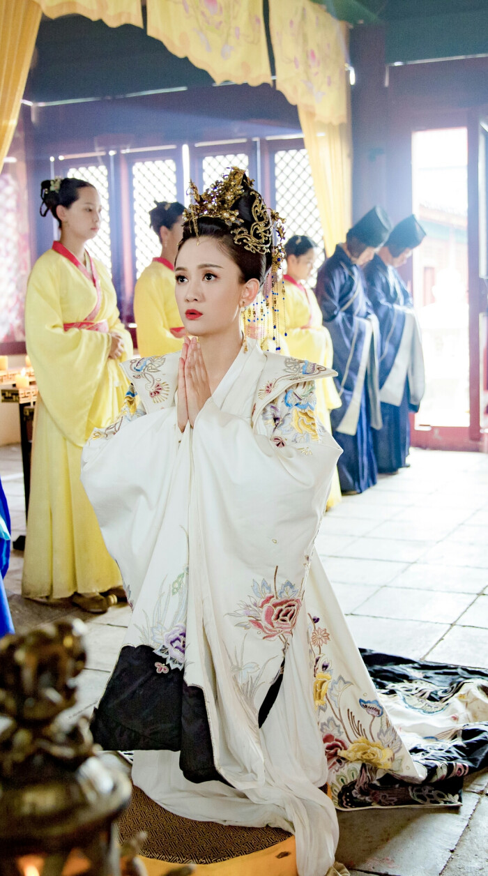 陈乔恩|强行装嫩的9大女星，一个比一个辣眼睛，有人60岁还在演少女