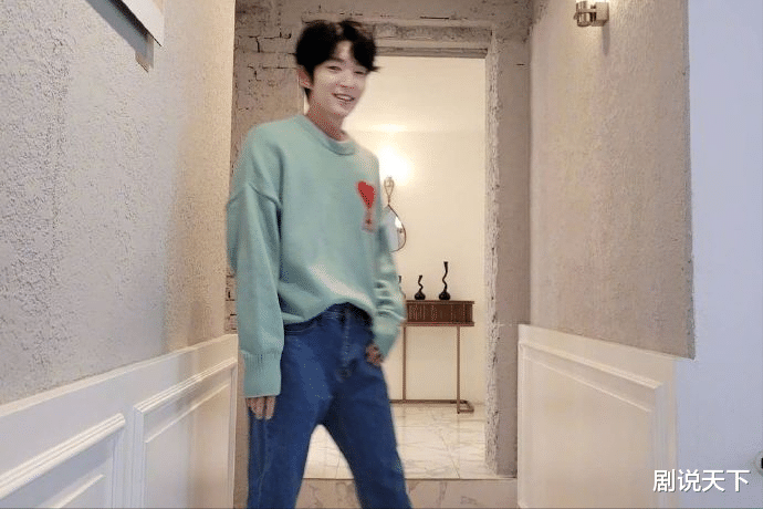 李准基|39岁李准基近照：对镜头比耶逆龄颜值获赞，腿长仿佛一米八