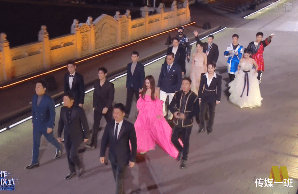 吴京|成龙动作电影周落下帷幕！成龙后台采访透露，将与吴京合作2部戏