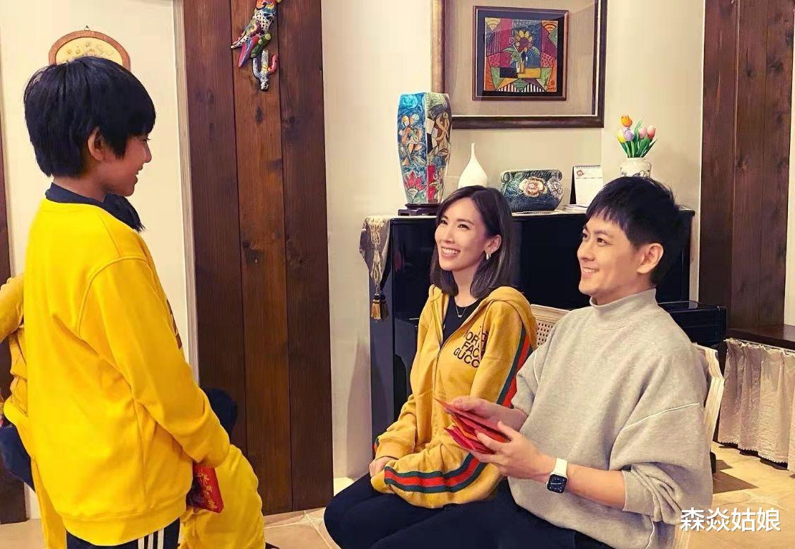 爸爸去哪儿|《爸爸去哪儿》星二代已长大，男孩越长越壮实，女孩越长越漂亮