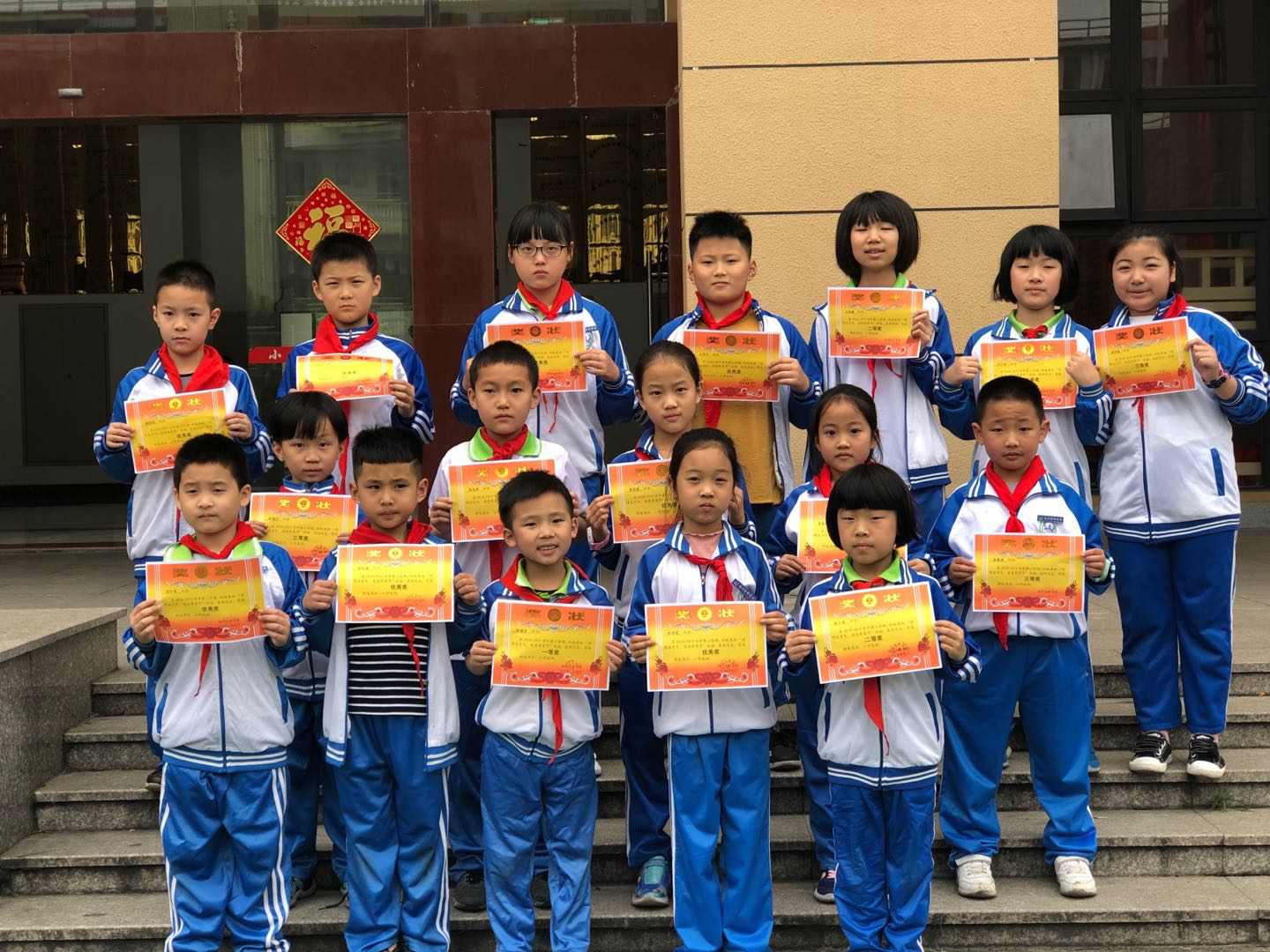 可读一二 如果孩子喜欢在母亲节搞花样，妈妈可能要小心了