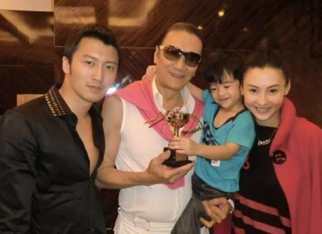 谢霆锋|谢霆锋不再隐瞒，曝出与张柏芝三胎的真正关系，难怪至今不娶王菲