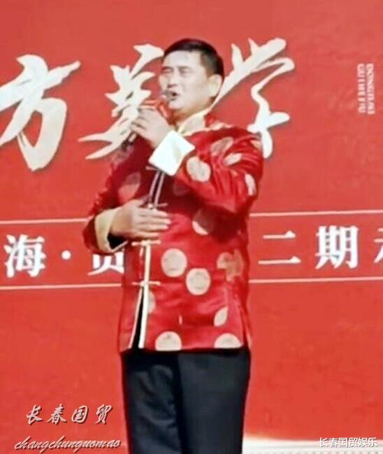 朱之文|未受儿子婚变影响，大衣哥商演捞金，演出结束逛古玩市场兴致勃勃