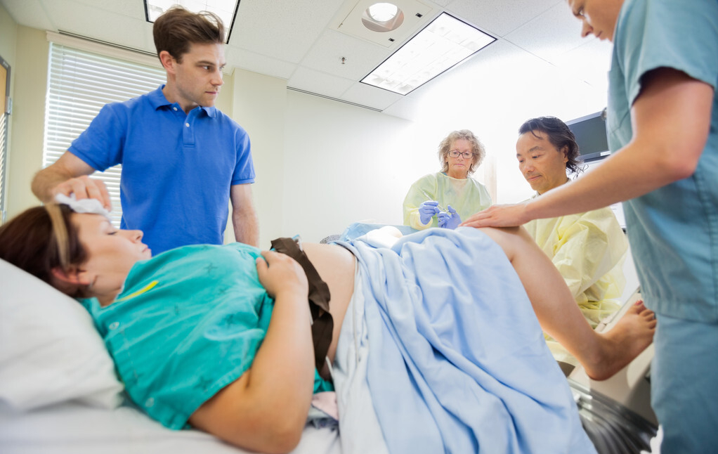 母婴参考|生产遇到男医生，会看光孕妇的“隐私”？看看医护人员的真实经历