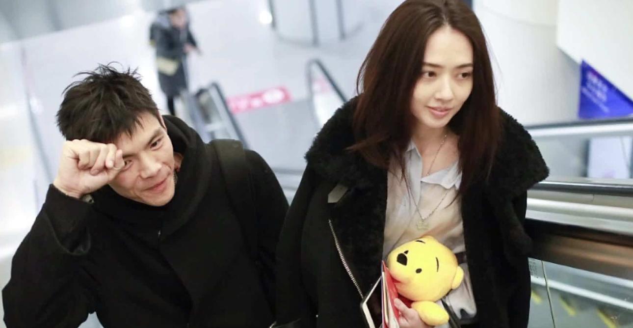 小雪妈妈育儿|向佐晒郭碧婷近照，蓬头垢面素面朝天，网友：孩子面前只有妈妈