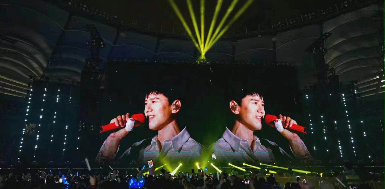 MARRY 张杰回应受伤，担心歌迷们观感不好，演唱会还分享对女儿们的爱