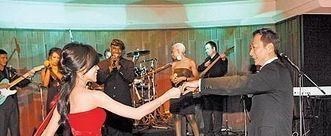 曾馨莹|曾馨莹34岁嫁58岁首富，六年生三胎坐稳百亿豪门女主人，她凭什么