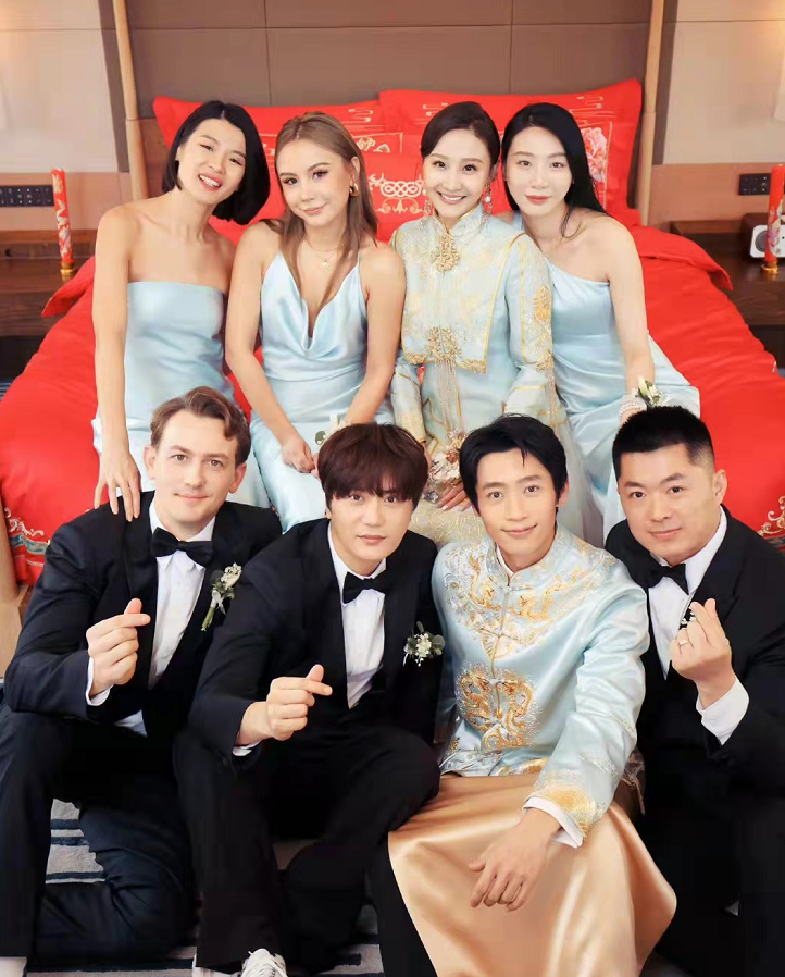 魏晨|魏晨婚礼现场曝光!新娘穿大露背婚纱小蛮腰绝美,甜蜜落泪好感人