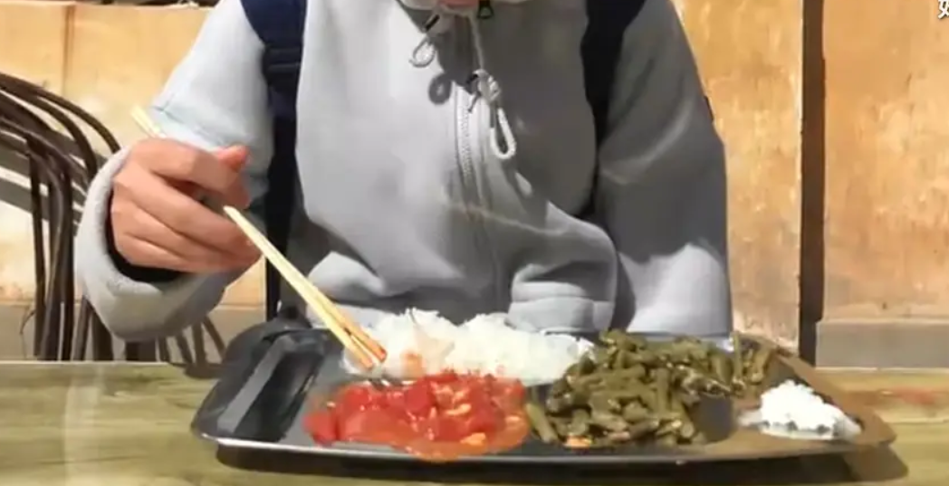 司藤|看看《司藤》的寒酸饭菜，再看看他们的道服化，佩服