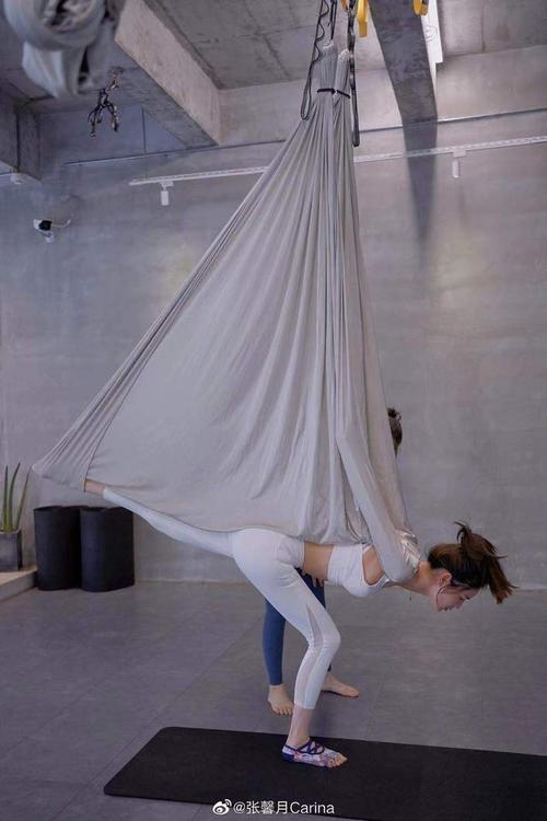 林峰|林峯娇妻张馨月晒练习空中瑜伽美照，纤瘦火辣好身材一览无余