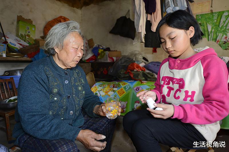 女孩死认奶奶和叔叔私吞亡父征地款,真相到底是什么?