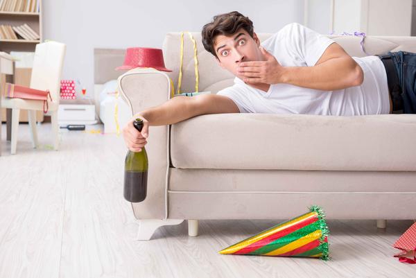 胃酸|长期喝酒的人，不妨自测一下酒精肝，若4个症状全都有，尽快就医