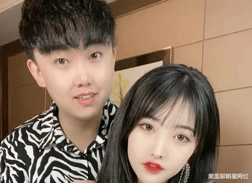 四川省 刘二狗调侃四川可乐“收暗榜”,称其比散打哥有钱,网友:有心机