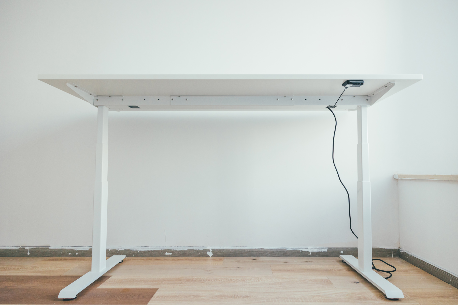 从零开始，打造极简白色系桌面美学工作台，附品质配件指南