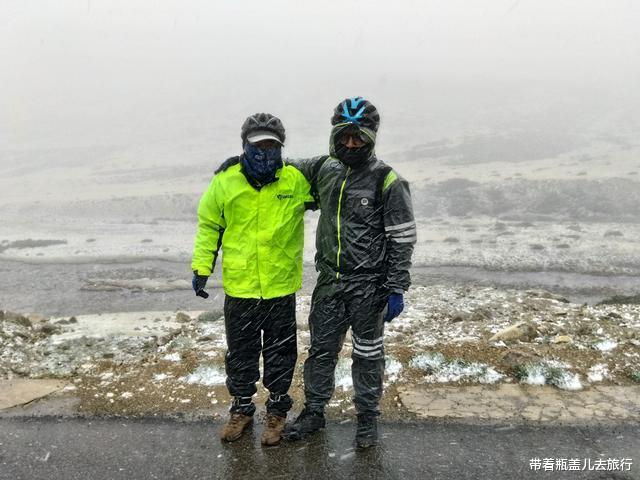 东达山 川藏线上海拔最高的东达山，号称生命禁区，一年至少10个月会下雪