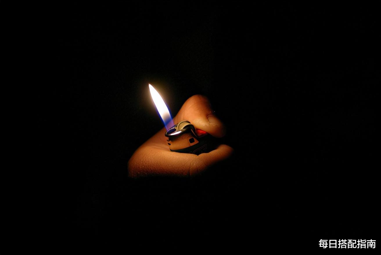 每日搭配指南 “基础色”才是万能色，搞懂基础色的含义，再也不怕穿衣显廉价