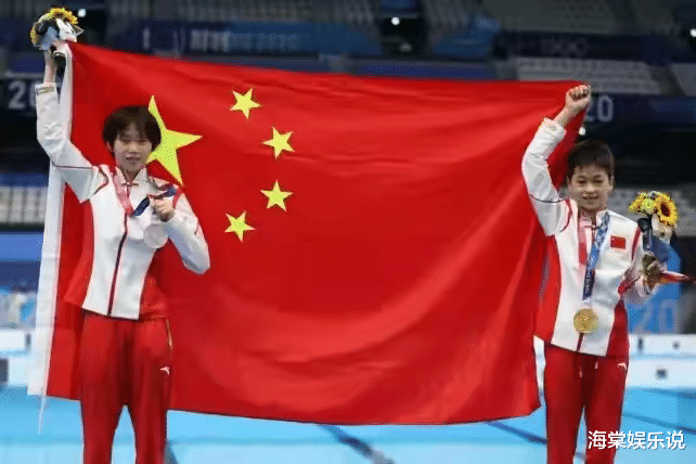 奥运会|年少有为！14岁奥运金牌小将满载而归，和郭晶晶合影笑得合不拢嘴