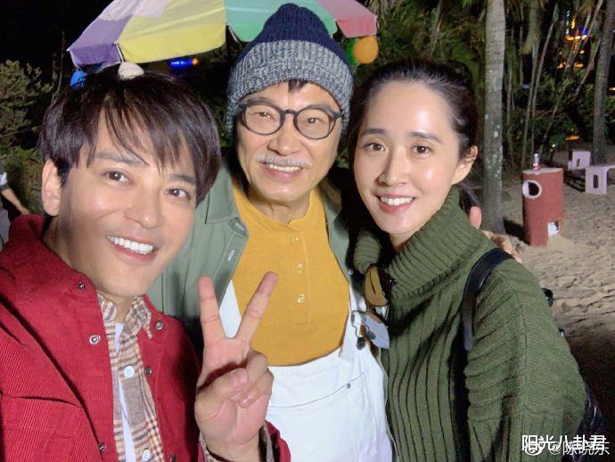 吴孟达|多位明星晒与吴孟达生前珍贵合影，张张照片面带微笑，乐观又慈祥
