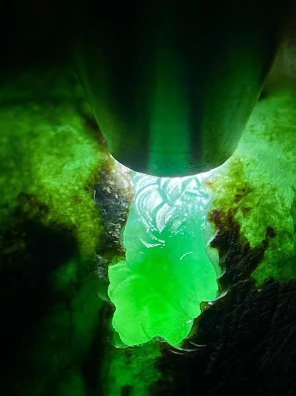 缅甸翡翠|缅甸翡翠会卡场口特征