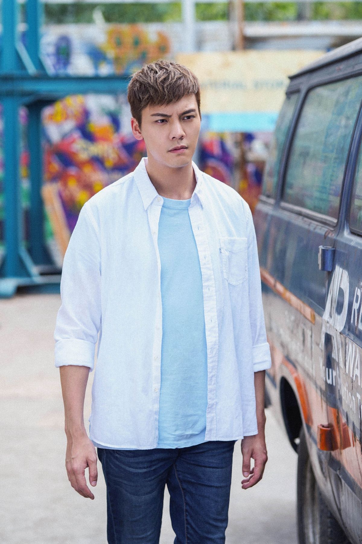 男士穿衣搭配杂志|陈伟霆打造潮流范,西装配阔腿裤个性时髦,寸头造型很显男人味