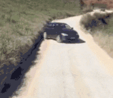 别墅 “老家的别墅房终于要完工了，可总觉的哪里不对...”哈哈哈阳台好奇怪啊