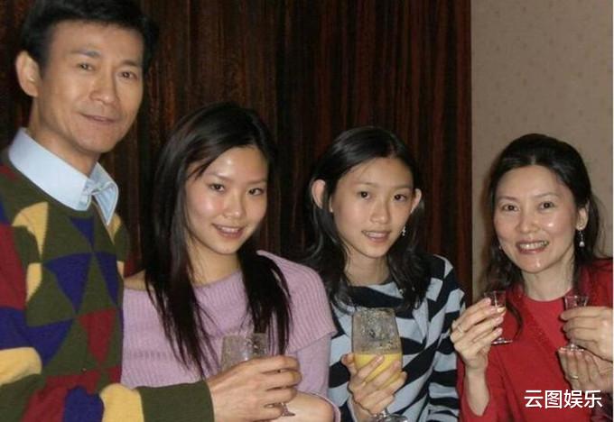 郑少秋|98岁艺术大师去世,徒弟郑少秋现身灵堂送别,一身素衣神情哀伤