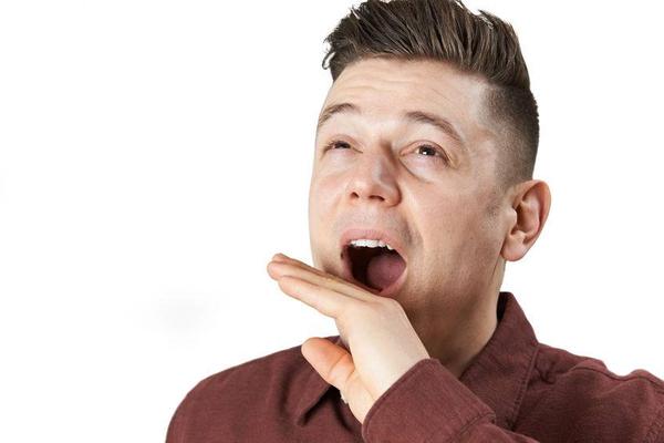 打哈欠会传染?科学家不否认,这是人类进化的表现,不必太在意