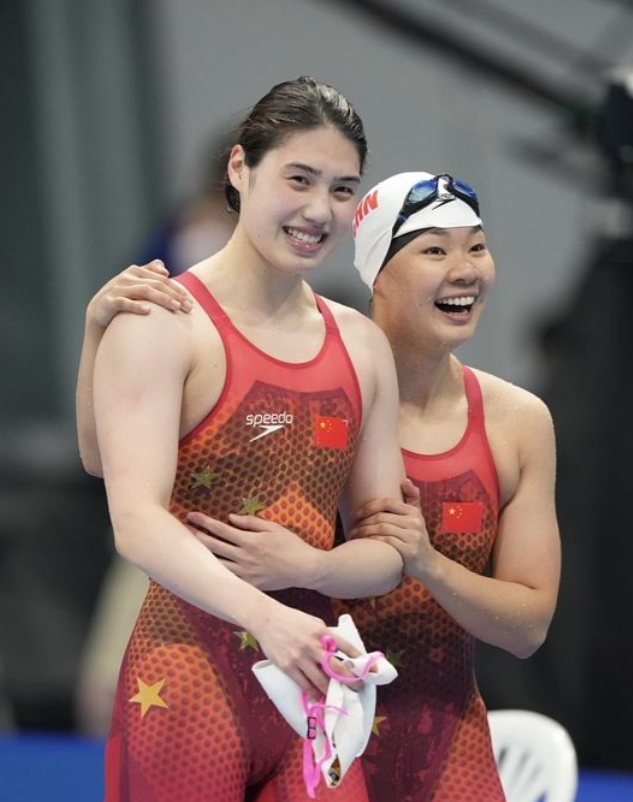 建军节|张雨霏妈妈，对她有着巨大的影响，妈妈亮相的时候，这颜值绝了