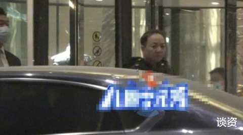 叶童|宋丹丹素颜现身，状态疲惫无人陪伴，与3婚老公结婚24年依旧恩爱