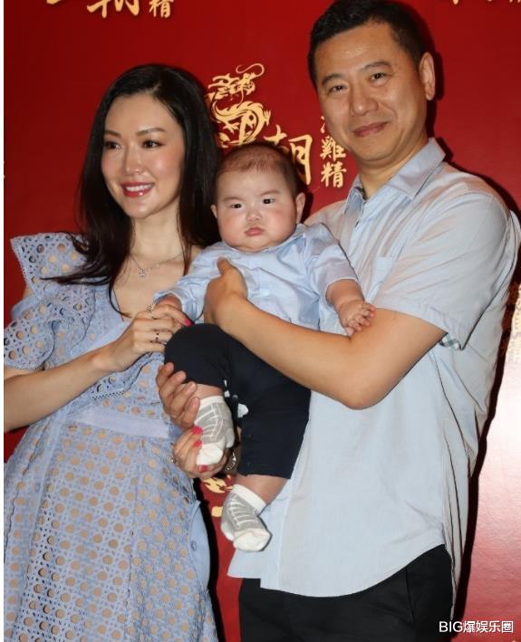 香港小姐|她是港姐冠军身家两亿，买打折鞋吃小吃摊，嫁建筑师生三子